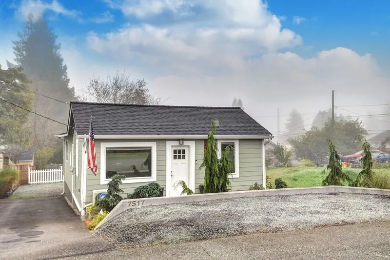 Lindstrom Real Estate