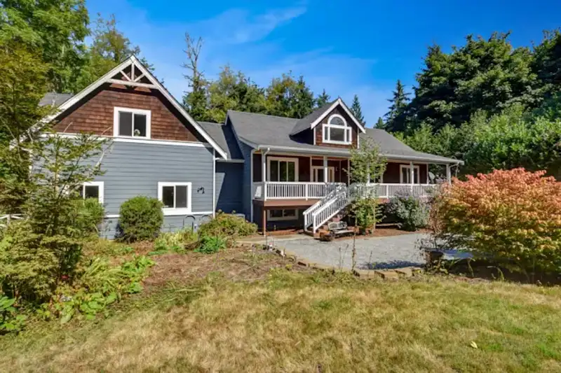 Lindstrom Real Estate