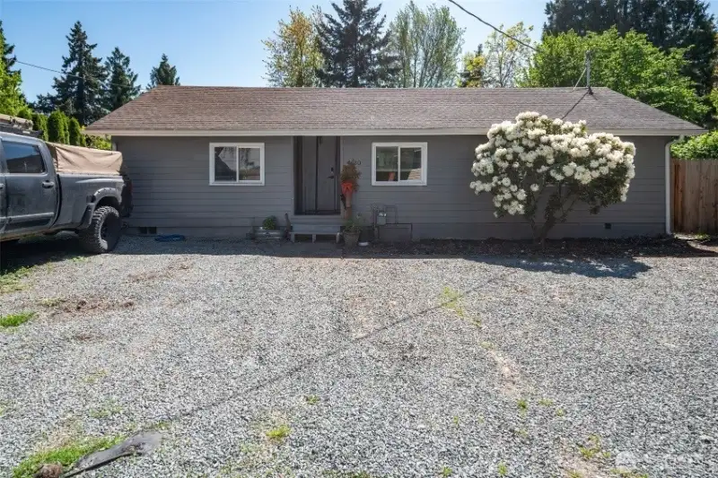 lindstrom real estate