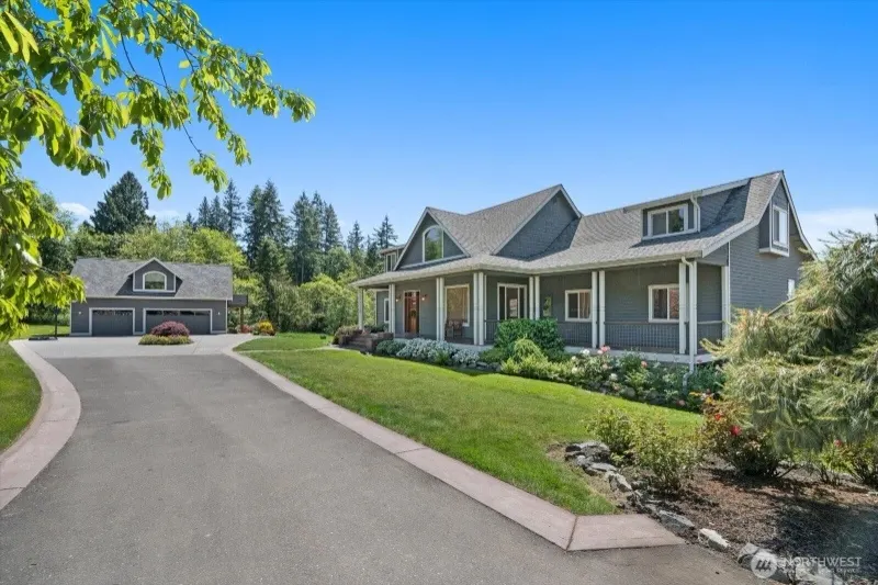lindstrom real estate